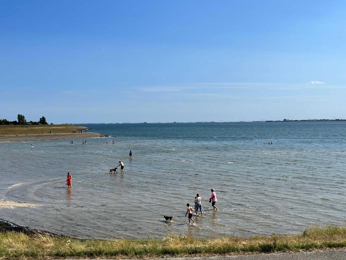 Oosterschelde Lodge Met Veel Privacy En Dicht Bij Het Water Scherpenisse Bagian luar foto