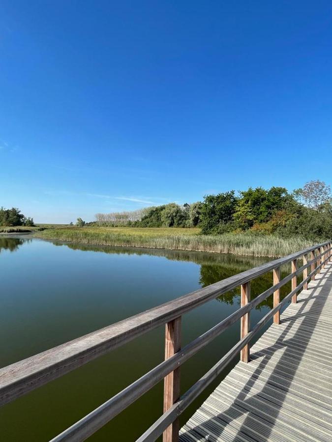 Oosterschelde Lodge Met Veel Privacy En Dicht Bij Het Water Scherpenisse Bagian luar foto