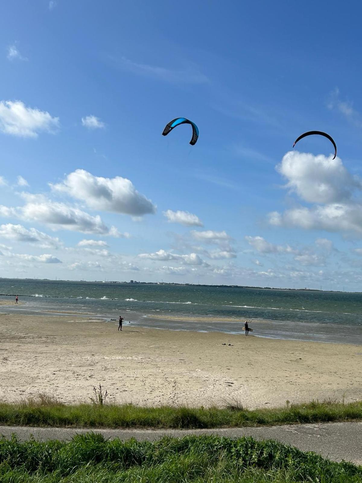 Oosterschelde Lodge Met Veel Privacy En Dicht Bij Het Water Scherpenisse Bagian luar foto