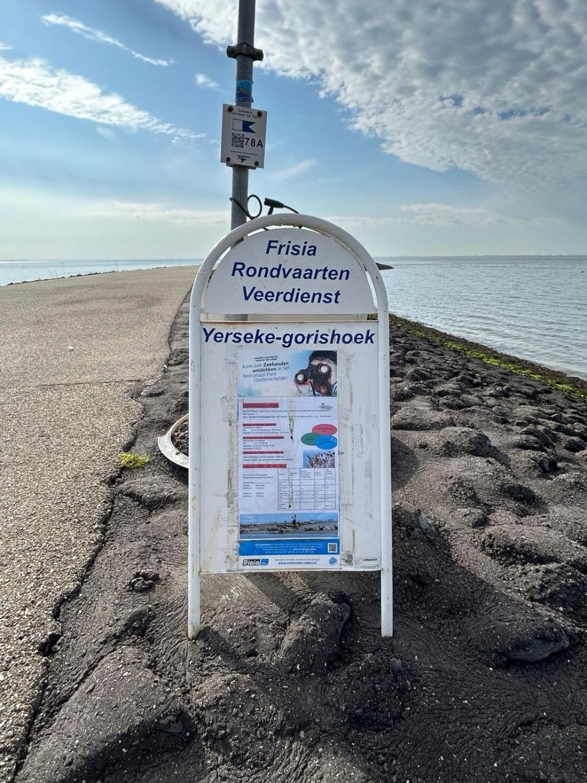 Oosterschelde Lodge Met Veel Privacy En Dicht Bij Het Water Scherpenisse Bagian luar foto