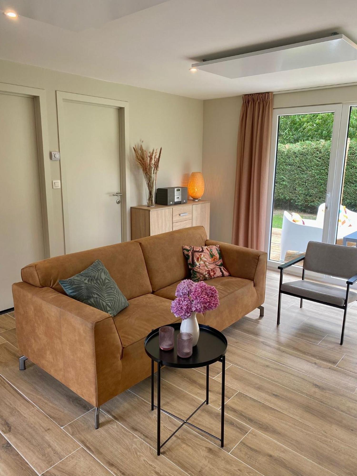 Oosterschelde Lodge Met Veel Privacy En Dicht Bij Het Water Scherpenisse Bagian luar foto