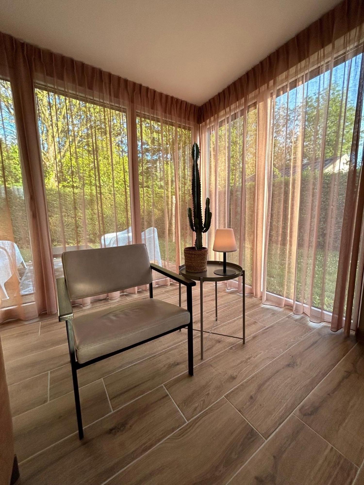 Oosterschelde Lodge Met Veel Privacy En Dicht Bij Het Water Scherpenisse Bagian luar foto