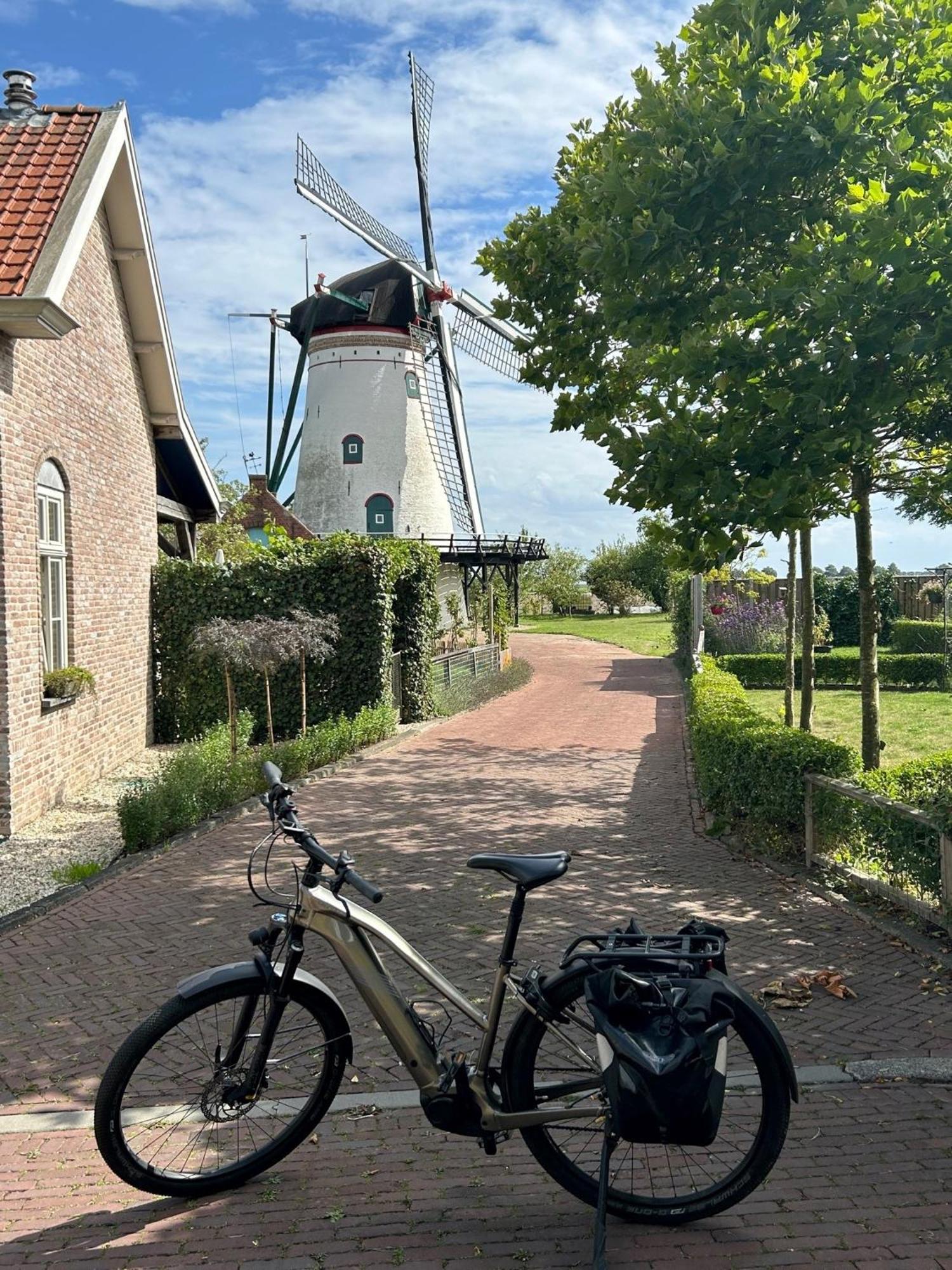 Oosterschelde Lodge Met Veel Privacy En Dicht Bij Het Water Scherpenisse Bagian luar foto